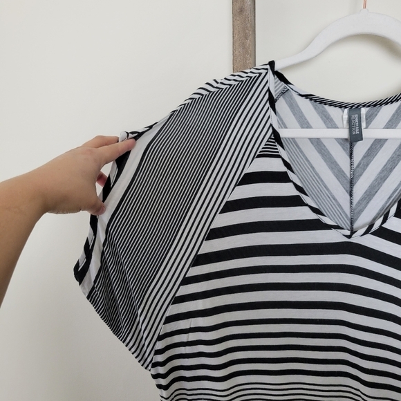 ⭐️40% Off⭐️ Kenneth Cole Reaction Swimsuit Coverup - Picture 5 of 8